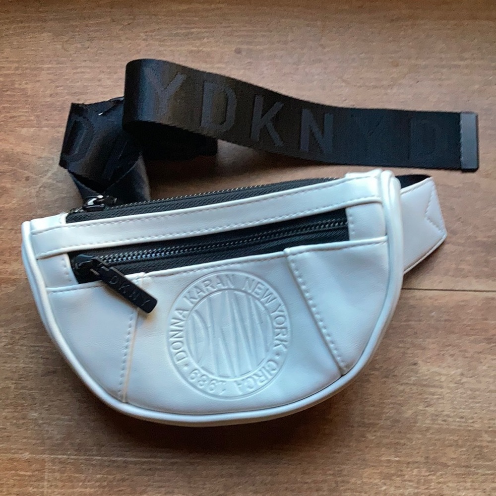 DKNY Fanny pack white.